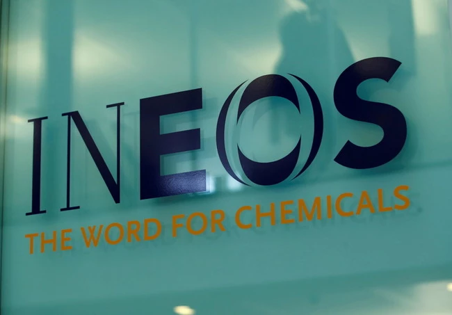 Ineos и Sinopec завершили две из четырех крупных сделок в нефтехимии